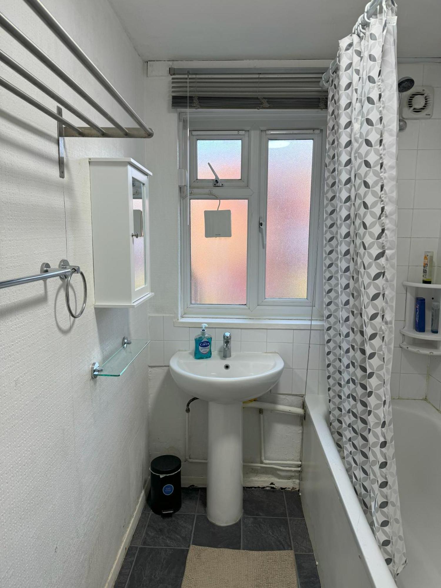 Lovely One Bed Apartment To Rent Londen Buitenkant foto